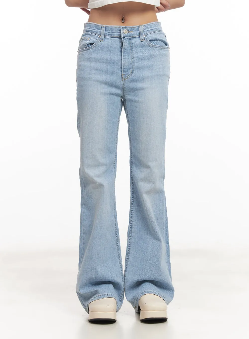 Suzy Slim-Fit Bootcut Jeans CM505